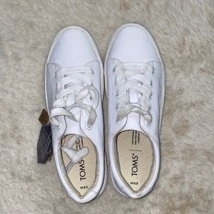 TOMS white leather  sneakers